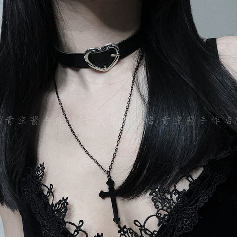 Punk Black Heart Leather Collar