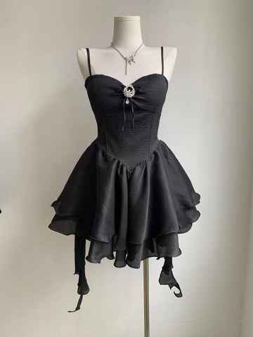 Temperamental little black dress tube top suspender dress