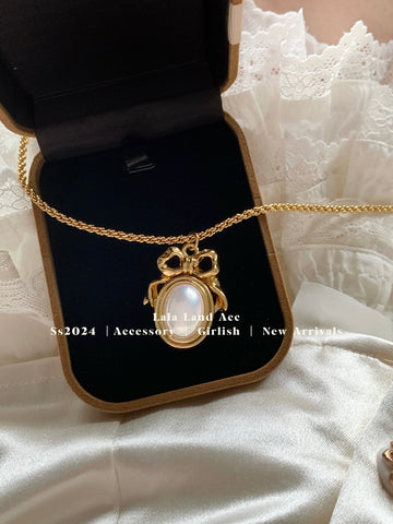 Retro Girl Bow Pearl Pendant Necklace Clavicle Chain