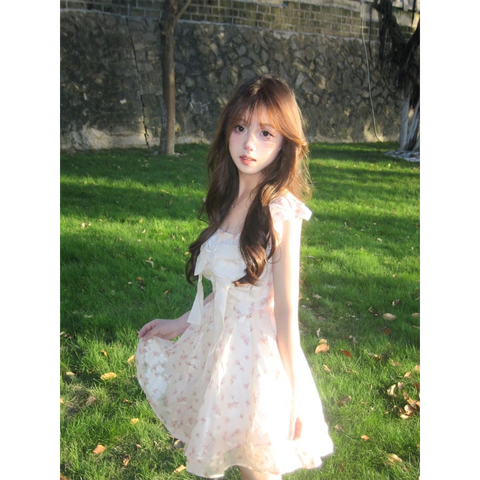 The Dress Is Girly Sweet Pure And CuteWith A Bow White And Thin Square Neck And Floral Skirt - Jam Garden
