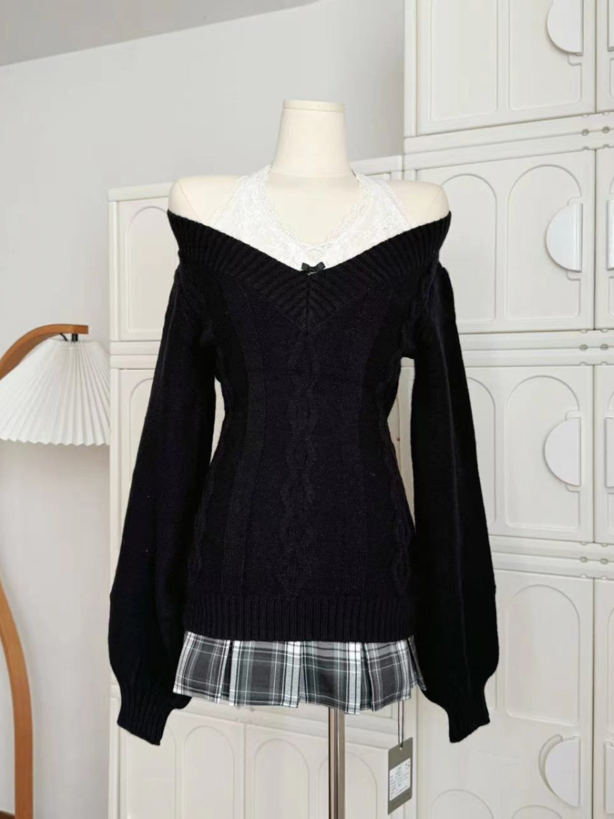 Women's autumn black waist v-neck sweater