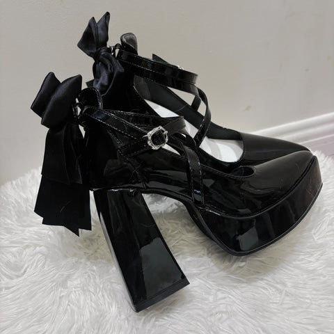 Dark pointed thick heels with big bow lolita shoes