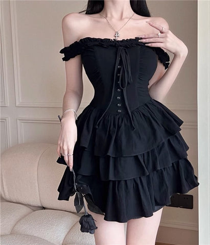 Sweet and cool hot girl style high-end black suspender dress