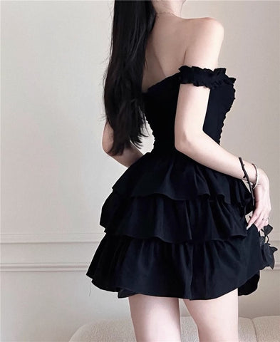 Sweet and cool hot girl style high-end black suspender dress
