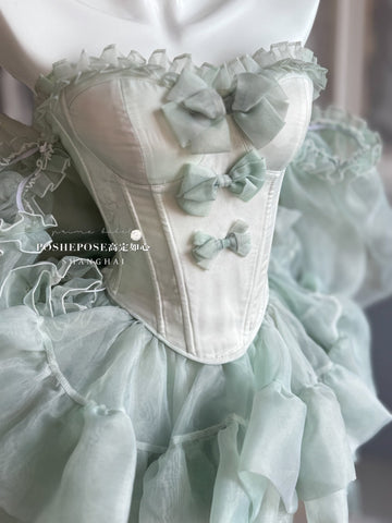 POSHEPOSE green princess style trailing dress suit