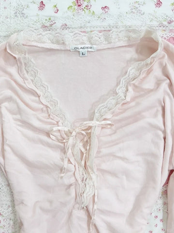 Low-neck long-sleeved lace top