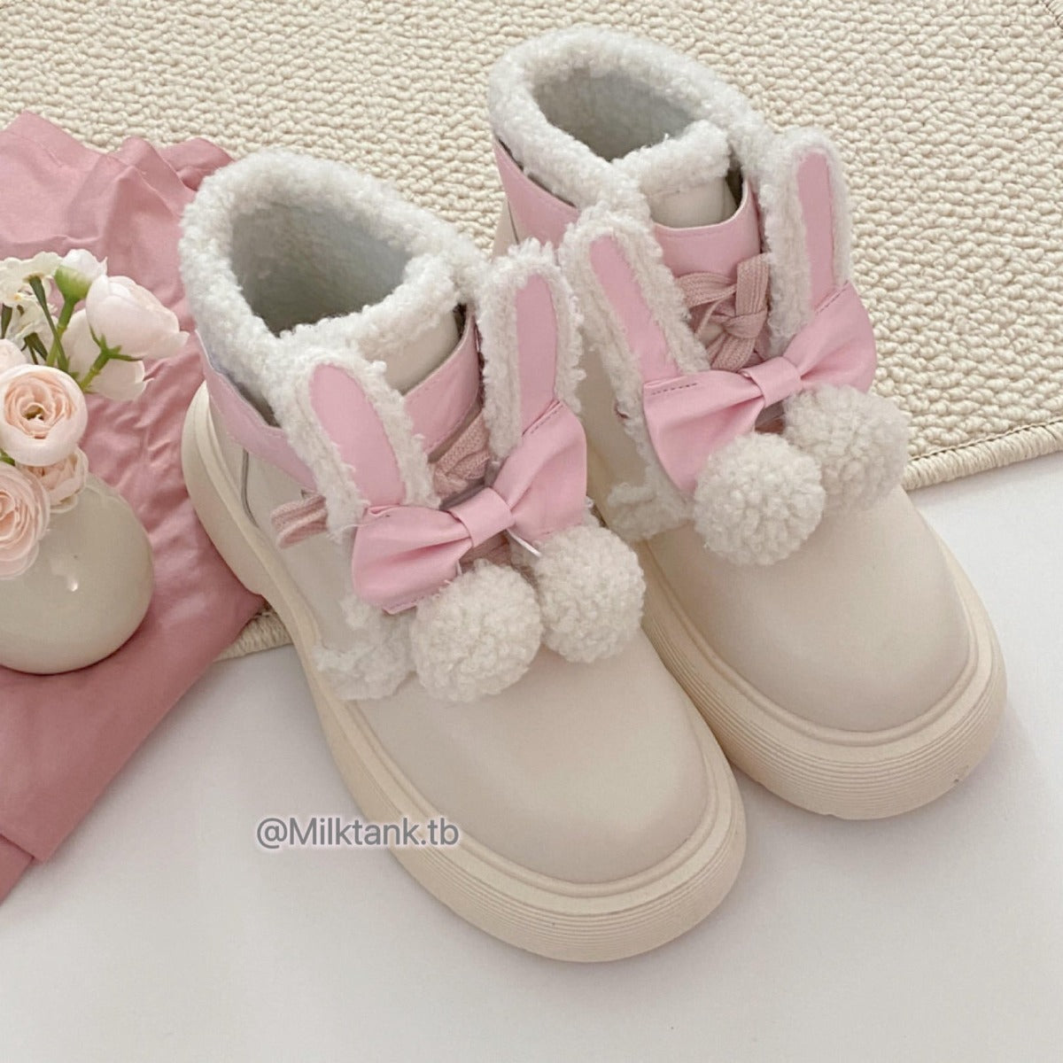 Thick-soled creamy white snow boots
