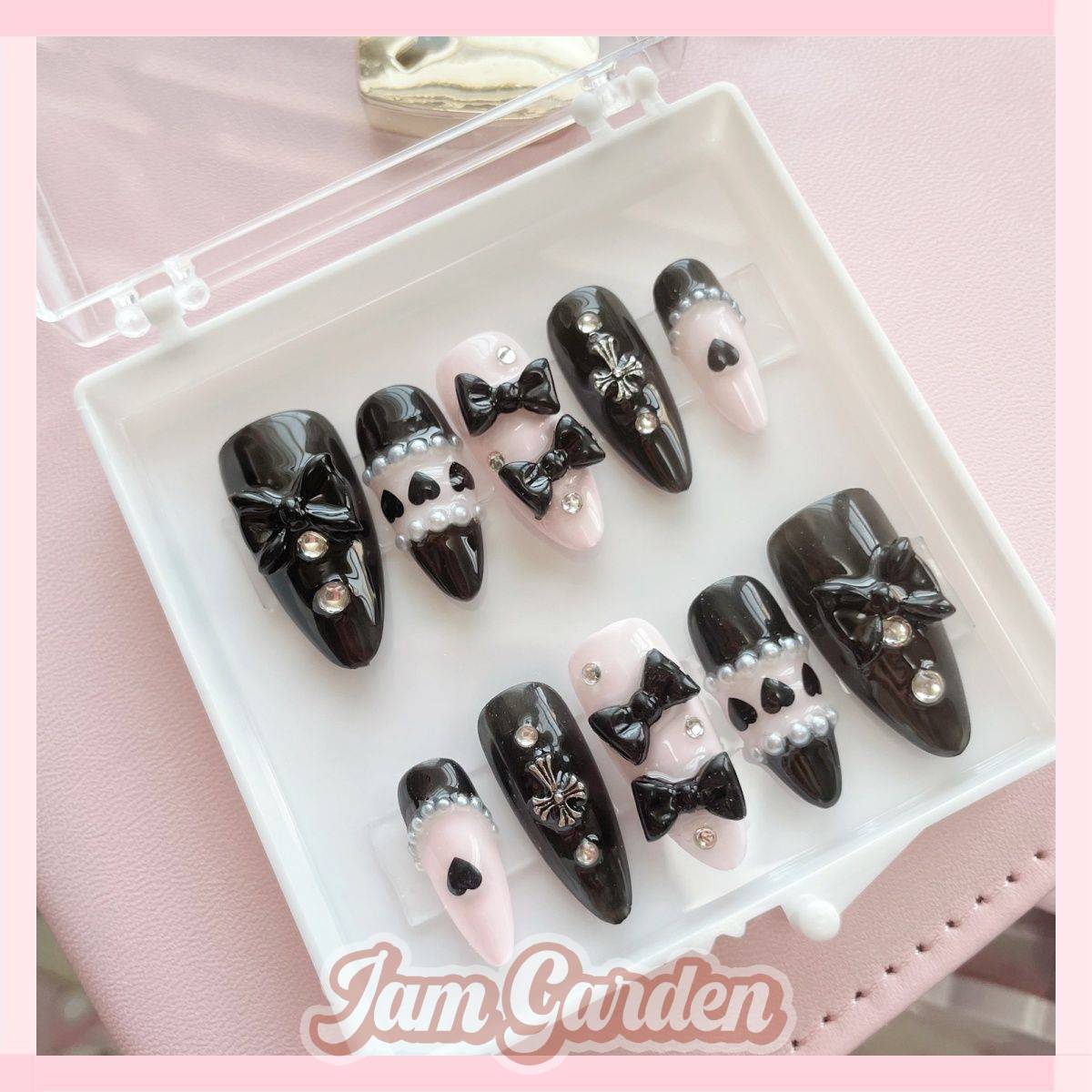 Wearing nail art landmine series lolita pink black