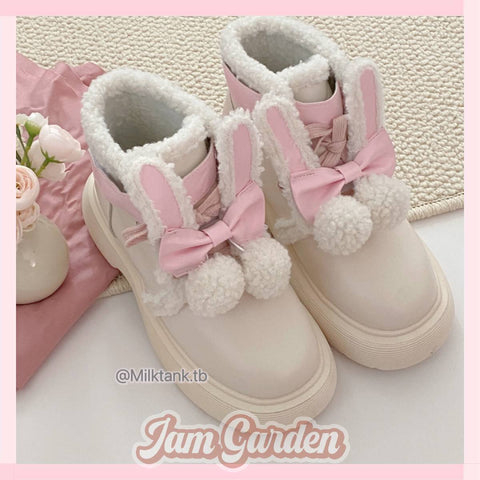 Thick-soled creamy white snow boots